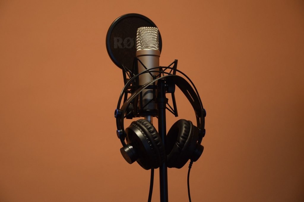 studio microphone headphones