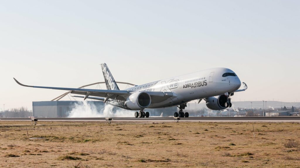 Airbus A350 landing